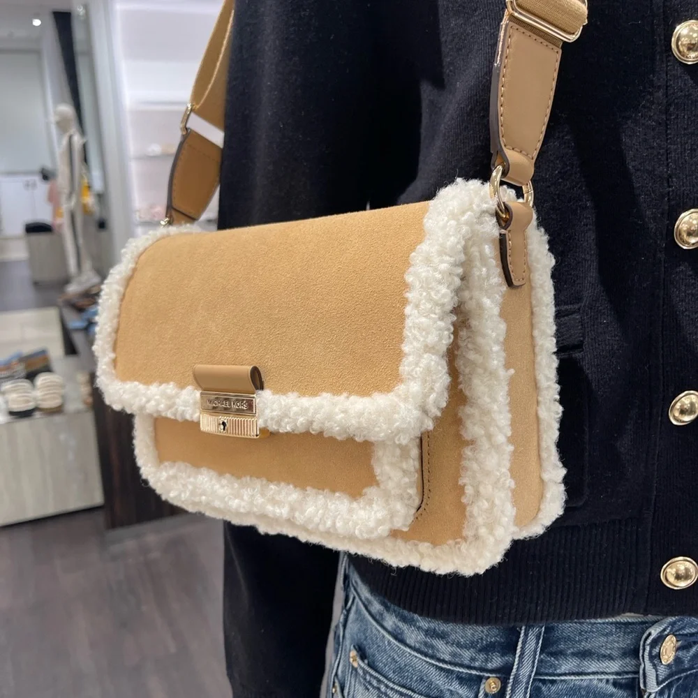 MICHAEL KORS Bradshaw Medium Suede and Faux Shearling Messenger Bag
Peanut
NWT - Picture 14 of 16